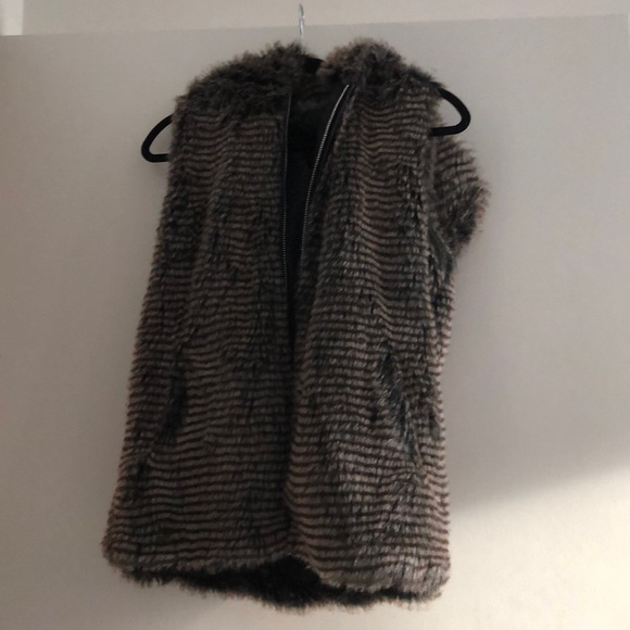 Faux Fur Vest - Picture 1 of 2